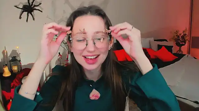 YourLovellyStory online show from October 31, 2025, 9:21 am