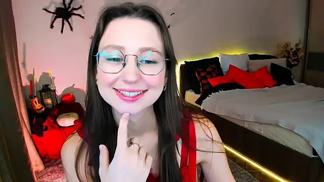 YourLovellyStory online show from November 3, 2025, 11:22 am