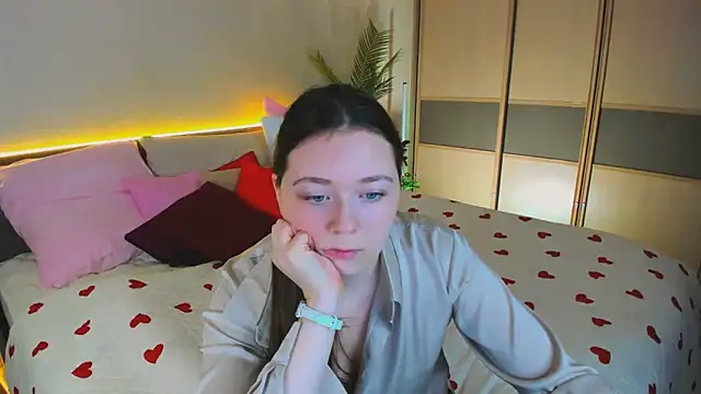 AlluringLookk online show from March 24, 2026, 4:34 pm