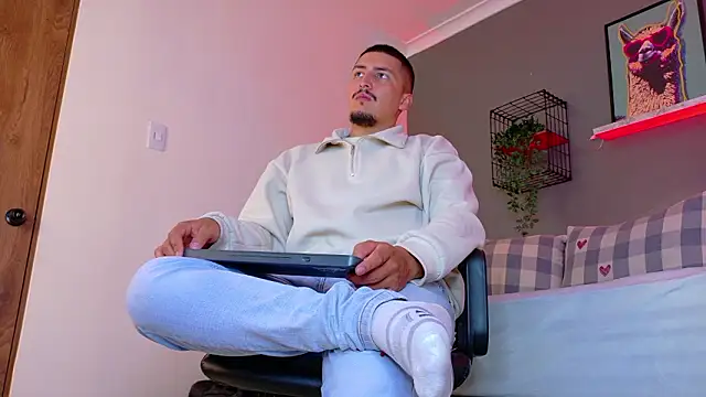 MrFox   online show from February 20, 2026, 11:38 pm