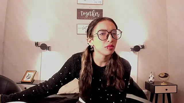 Emilia Bons online show from January 16, 2026, 1:37 pm