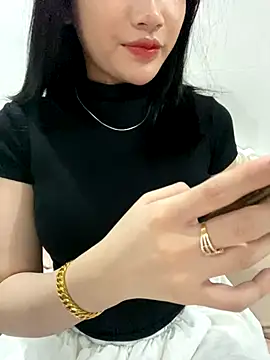 Beiiu 18 online show from October 1, 2025, 9:21 pm