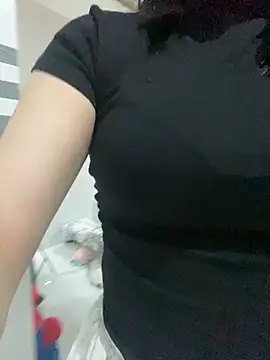 Beiiu 18 online show from October 11, 2025, 8:40 pm