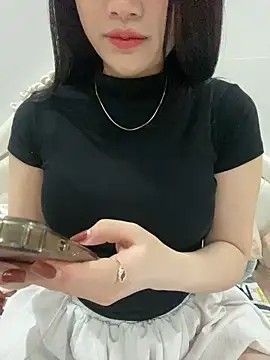 Beiiu 18 online show from October 18, 2025, 9:04 pm