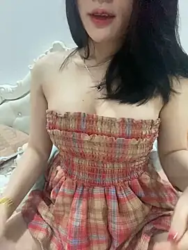 Beiiu 18 online show from November 10, 2025, 8:52 pm