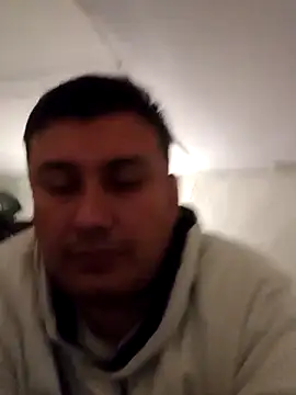 Snapshot of millanto chatting on April 12, 2026, 3:44 am millanto online show from April 12, 2026, 3:44 am