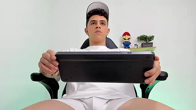 Mikecooper online show from February 3, 2026, 2:21 am