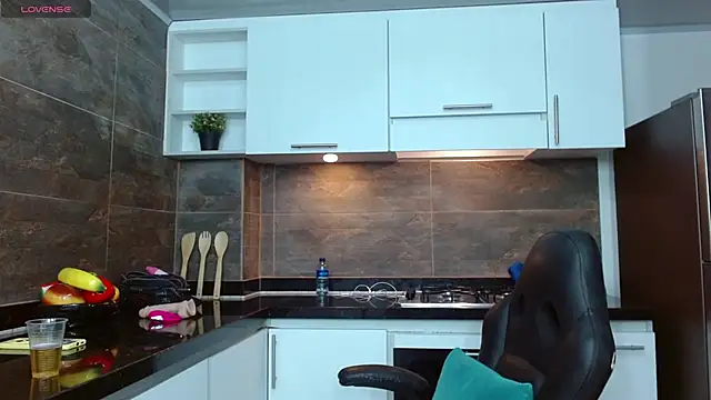 Violett Salvatore online show from February 27, 2026, 9:37 pm