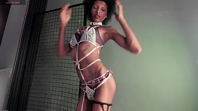 Violett Salvatore online show from April 16, 2026, 4:19 pm