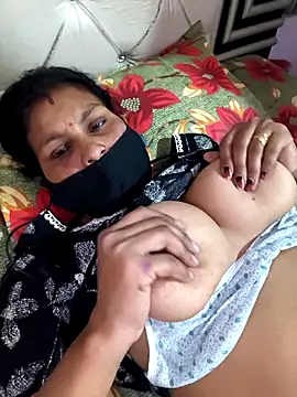 Love-pari077 online show from May 6, 2026, 5:46 am