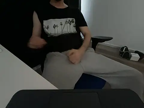 Frankieyyy1 online show from April 1, 2026, 5:32 pm