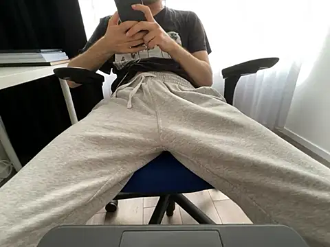 Frankieyyy1 online show from June 1, 2026, 5:58 pm