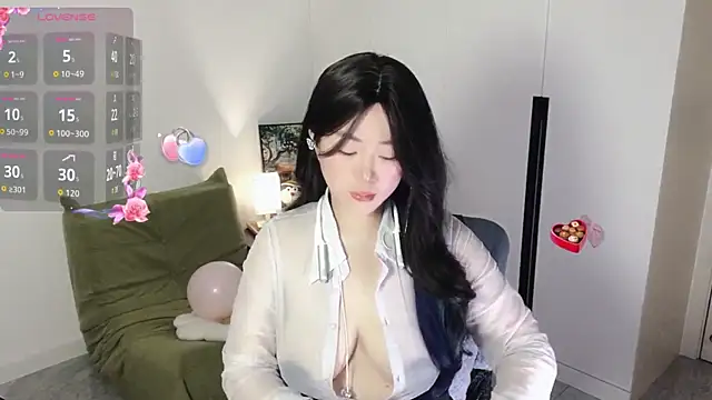 Snapshot of Emmaq996 chatting on September 10, 2025, 2:44 am Emmaq996 online show from September 10, 2025, 2:44 am