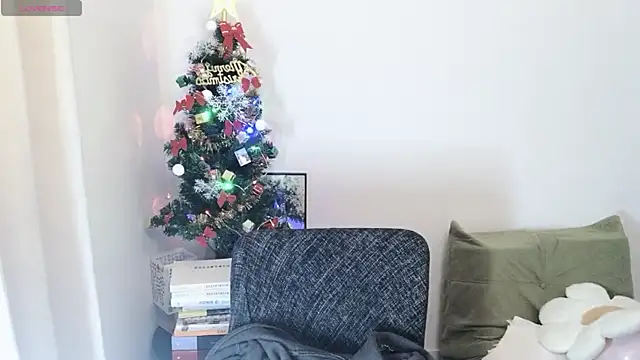 Snapshot of Emmaq996 chatting on December 22, 2025, 4:20 am Emmaq996 online show from December 22, 2025, 4:20 am