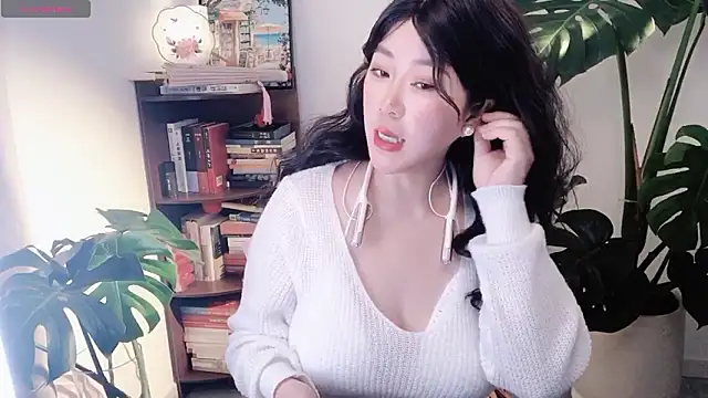 Snapshot of Emmaq996 chatting on February 4, 2026, 5:35 am Emmaq996 online show from February 4, 2026, 5:35 am