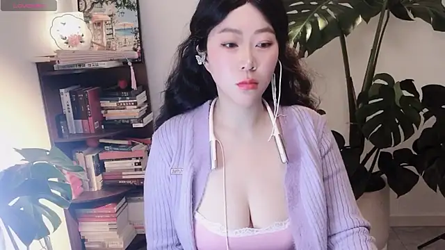 Snapshot of Emmaq996 chatting on February 5, 2026, 2:16 am Emmaq996 online show from February 5, 2026, 2:16 am