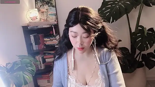 Snapshot of Emmaq996 chatting on February 6, 2026, 2:05 am Emmaq996 online show from February 6, 2026, 2:05 am