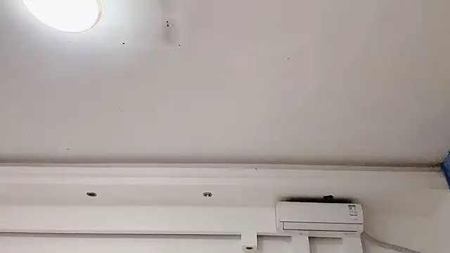 xiaojie2563 online show from September 12, 2025, 1:44 pm