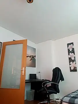 hazarzagrevskij online show from April 21, 2026, 3:39 pm