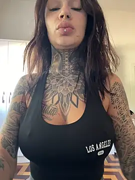 sereiaruiva99 online show from June 3, 2026, 1:36 pm