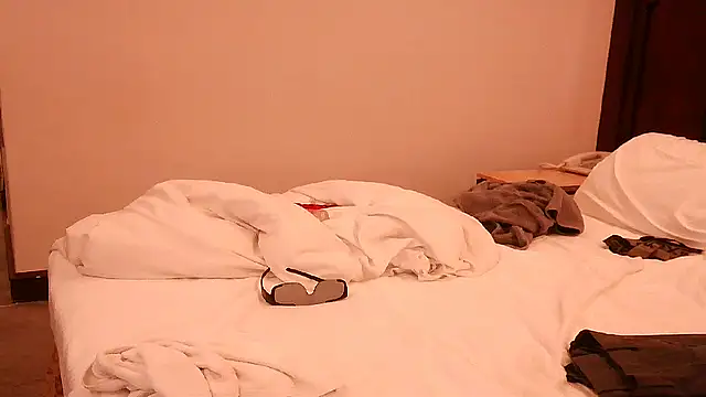 Snapshot of bigbb101011 chatting on September 28, 2025, 1:49 pm bigbb101011 online show from September 28, 2025, 1:49 pm