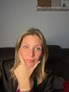 Snapshot of Lexi-Lux-X chatting on October 5, 2025, 1:04 am Lexi-Lux-X online show from October 5, 2025, 1:04 am