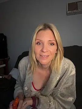 Snapshot of Lexi-Lux-X chatting on November 9, 2025, 1:37 am Lexi-Lux-X online show from November 9, 2025, 1:37 am