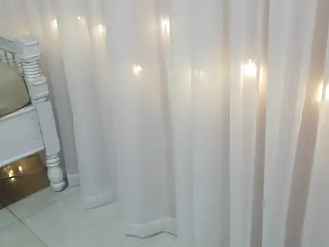 angelainparis28 online show from September 28, 2025, 5:13 am