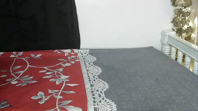 angelainparis28 online show from September 30, 2025, 6:29 am