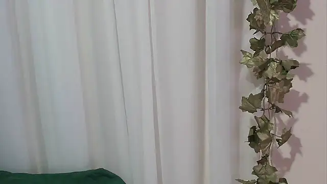 angelainparis28 online show from October 4, 2025, 6:00 am