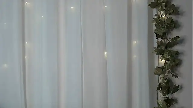 angelainparis28 online show from October 6, 2025, 12:52 am