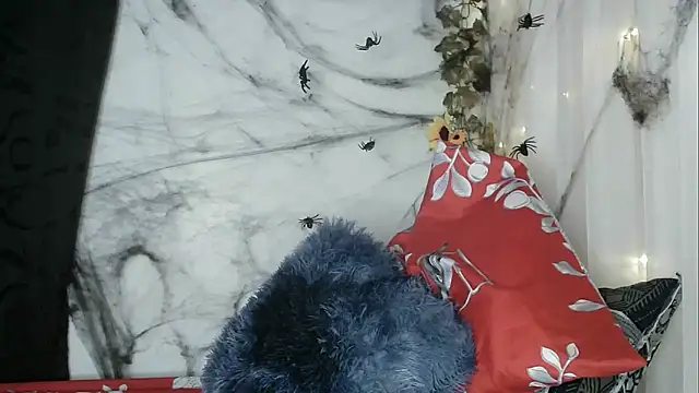 angelainparis28 online show from October 13, 2025, 5:18 am