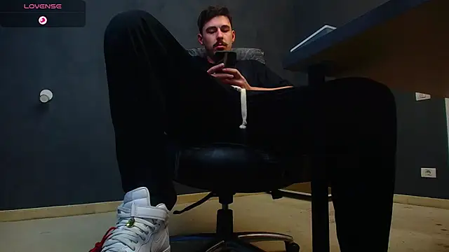 EnzoRace online show from October 29, 2025, 5:53 am