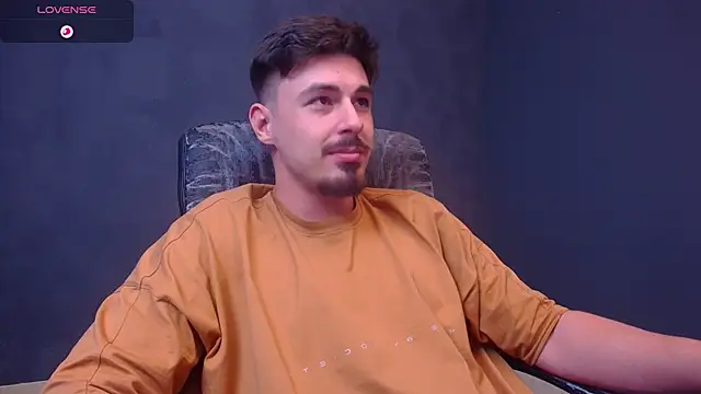 EnzoRace online show from December 14, 2025, 8:46 pm