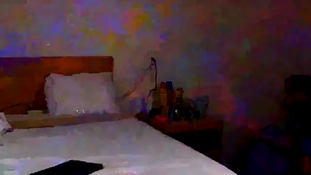 Snapshot of SparklesB1tch chatting on November 23, 2025, 11:32 am SparklesB1tch online show from November 23, 2025, 11:32 am