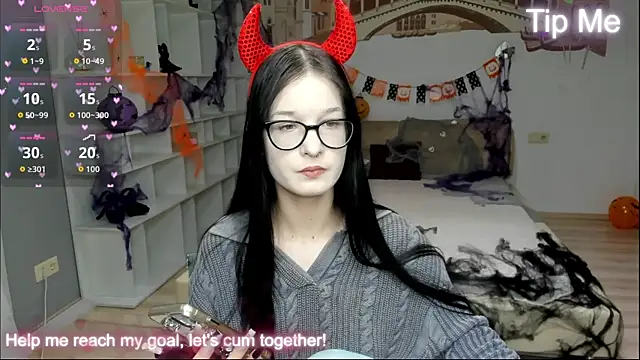 AlicaMoons online show from October 24, 2025, 11:50 am