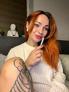 Snapshot of SaraLow chatting on October 10, 2025, 1:15 am SaraLow online show from October 10, 2025, 1:15 am