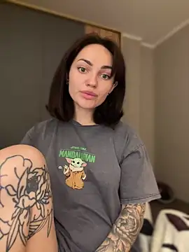 SaraLow online show from March 22, 2026, 1:03 pm