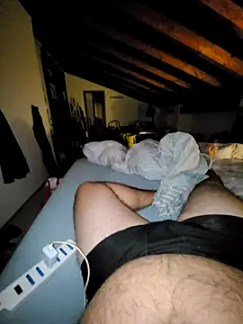 Snapshot of giova17cm chatting on October 6, 2025, 10:18 pm giova17cm online show from October 6, 2025, 10:18 pm