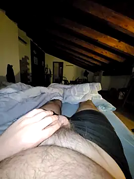 Snapshot of giova17cm chatting on October 21, 2025, 8:42 pm giova17cm online show from October 21, 2025, 8:42 pm