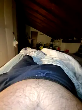 Snapshot of giova17cm chatting on October 24, 2025, 9:00 pm giova17cm online show from October 24, 2025, 9:00 pm