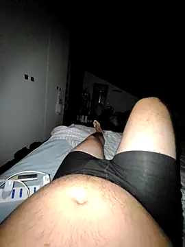 Snapshot of giova17cm chatting on October 27, 2025, 10:03 pm giova17cm online show from October 27, 2025, 10:03 pm