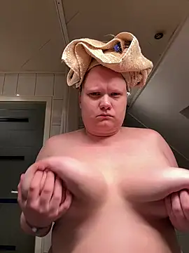 candyromance online show from April 18, 2026, 7:18 pm