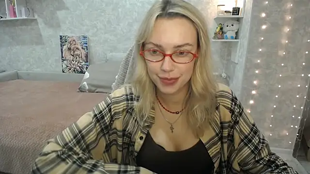 NickyAdamidi online show from October 13, 2025, 5:24 pm