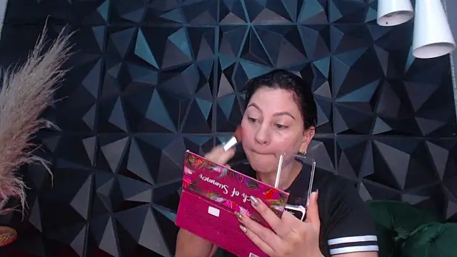 helenasaenz online show from December 18, 2025, 12:33 pm