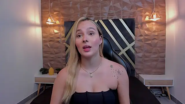 Emmaa white  online show from December 18, 2025, 5:19 pm