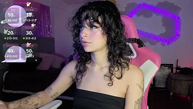 larah uwu online show from February 28, 2026, 4:52 pm