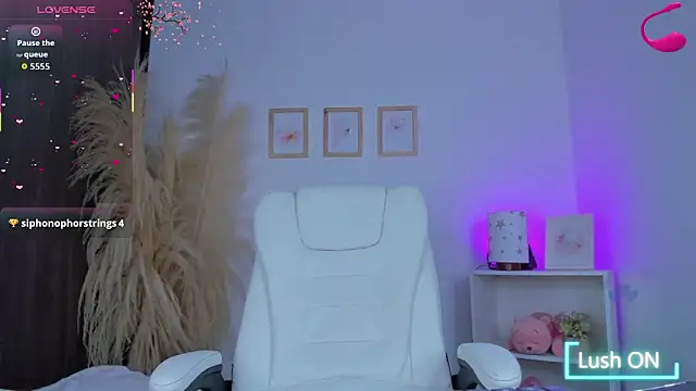 Snapshot of shannel_moss__ chatting on November 13, 2025, 11:14 pm shannel moss online show from November 13, 2025, 11:14 pm