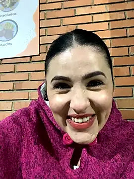 Snapshot of IvettSt_ chatting on December 18, 2025, 6:30 am IvettSt online show from December 18, 2025, 6:30 am