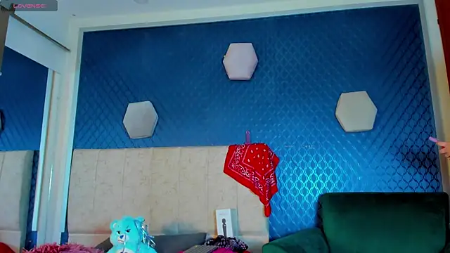 thania 777 online show from November 4, 2025, 8:19 pm